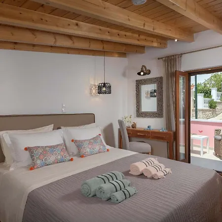 Captain'S Memories Stylish Harbour Apartments Chalki Town Exterior foto
